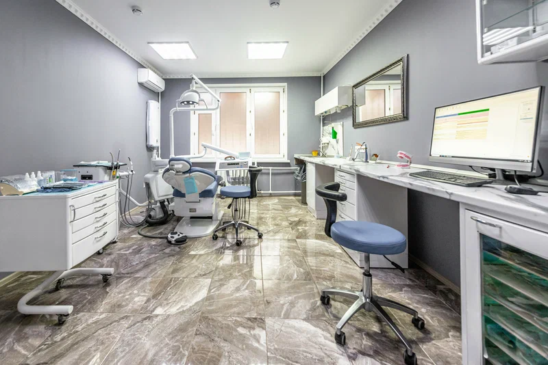 Современное кресло и идеальная чистота